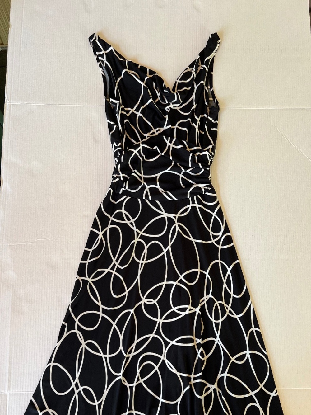 Black and White Patterned Formal Mid-Length Maggy London Dress